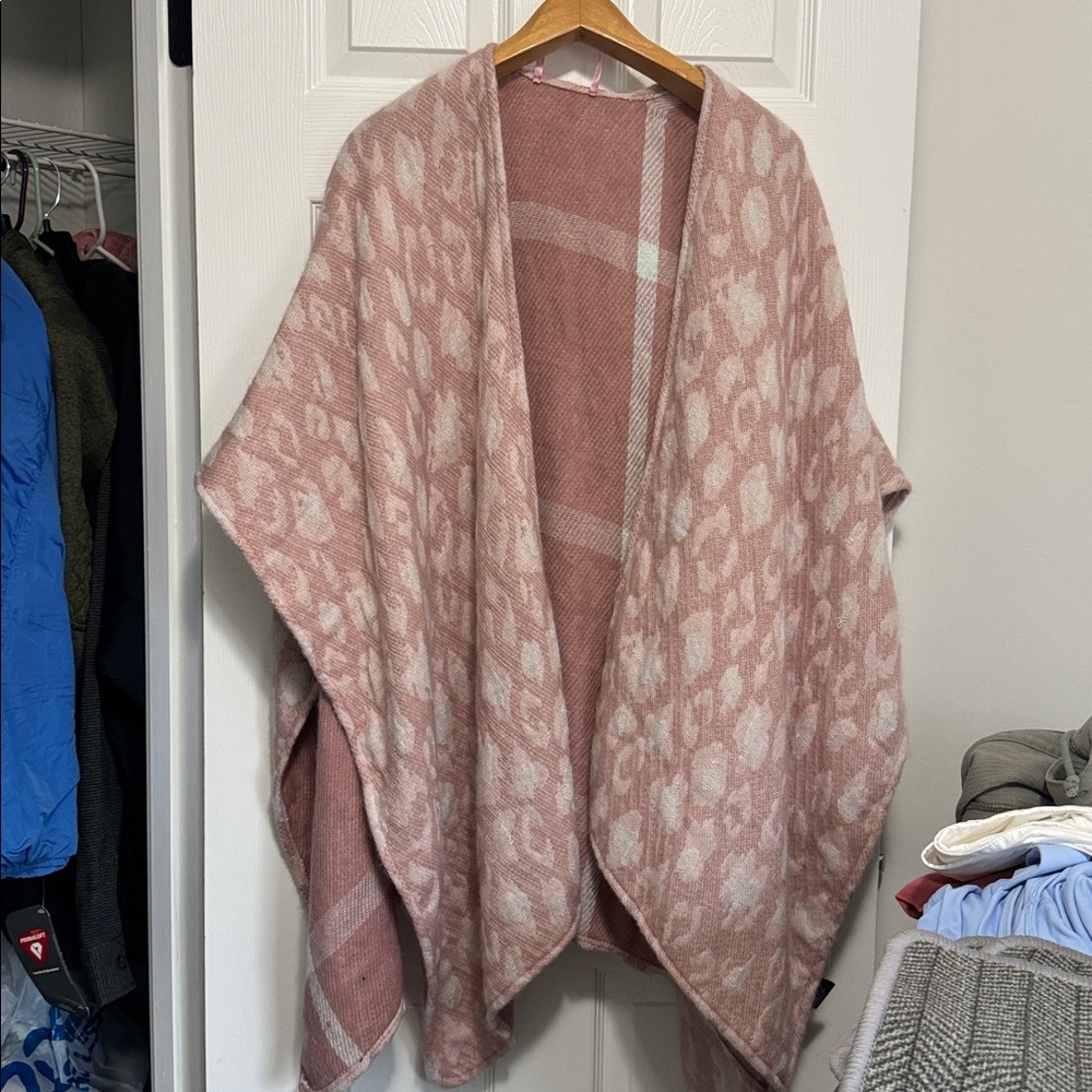 Steve Madden Reversible Kimomo Shawl Cape